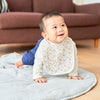 【コジコジ】COJI-COJI BABY ガーゼスタイ（きのこの上で/ホワイト）　赤ちゃん　ヨダレかけ